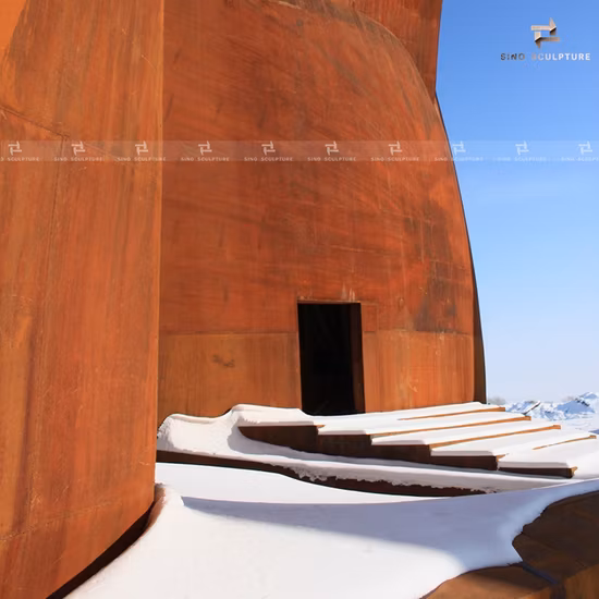 Большая скульптура из кортеновской стали из натуральной ржавчины для здания музея